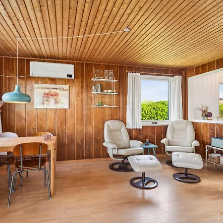 Charming Older With Panoramic Views Of Aarhus Bay, Close To The Sandy