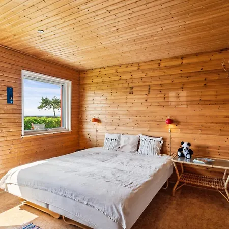 Charming Older With Panoramic Views Of Aarhus Bay, Close To The Sandy Knebel