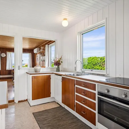 Charming Older With Panoramic Views Of Aarhus Bay, Close To The Sandy Knebel