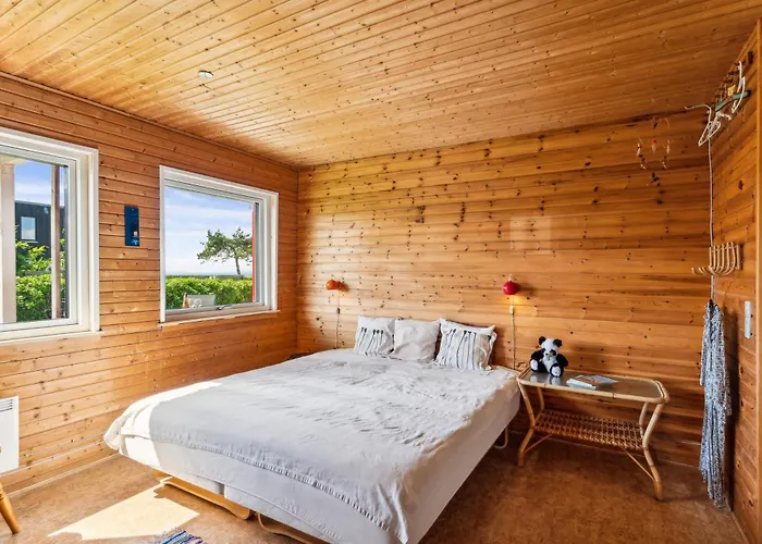 Charming Older With Panoramic Views Of Aarhus Bay, Close To The Sandy Knebel