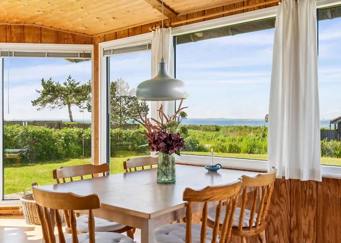Charming Older With Panoramic Views Of Aarhus Bay, Close To The Sandy