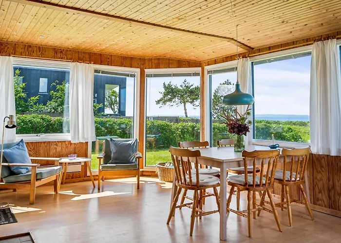 Hébergement de vacances Charming Older With Panoramic Views Of Aarhus Bay, Close To The Sandy Knebel