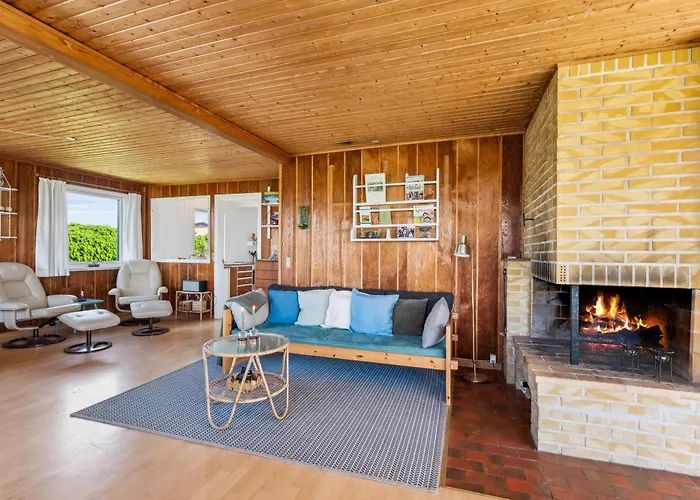 Charming Older With Panoramic Views Of Aarhus Bay, Close To The Sandy Hébergement de vacances