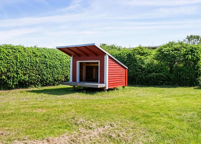 Charming Older With Panoramic Views Of Aarhus Bay, Close To The Sandy Knebel